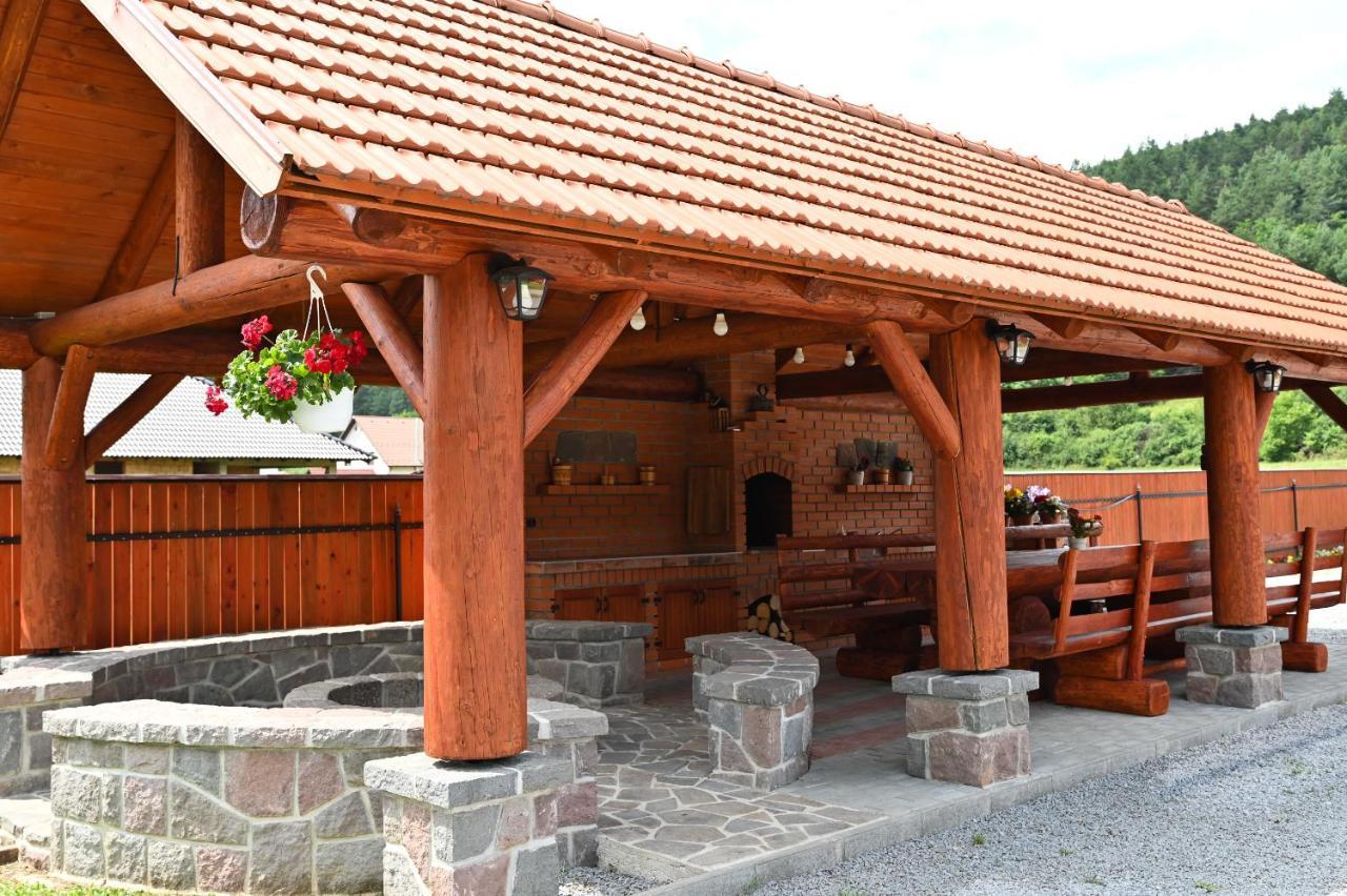 Dió vendégház Praid Exterior foto